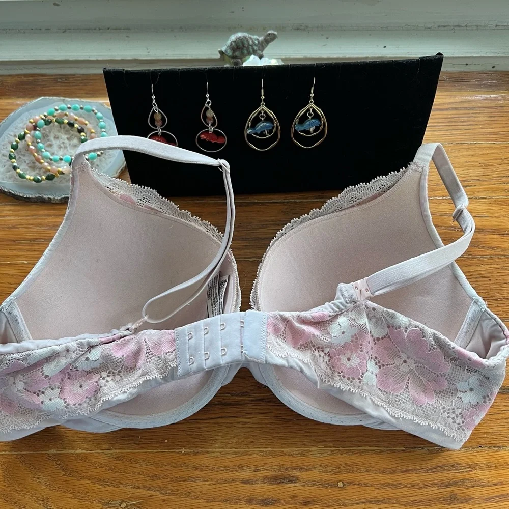 Victoria's Secret Pink Cream Lace Bra - Picture 3 of 5